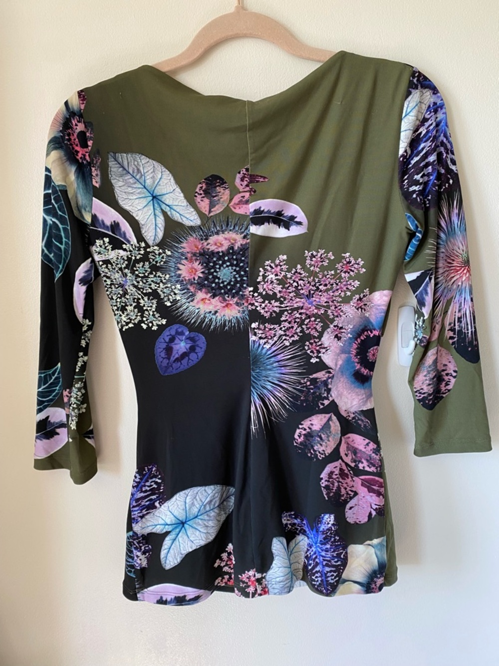 Roberto Cavalli Three quarter-Sleeve Floral Jungle Print Top - Picture 4 of 13